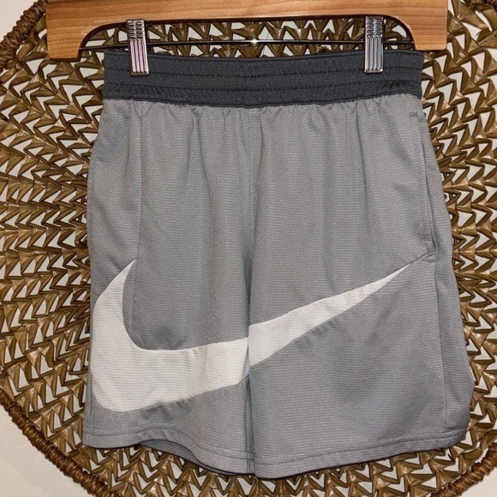 Nike boys gray athletic shorts size medium